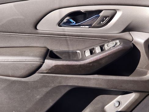 Certified 2023 Chevrolet Traverse LT w/ Rear Camera Mirror Package image 23