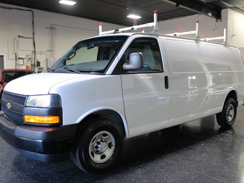 Used 2021 Chevrolet Express 2500 Extended w/ Driver Convenience Package RWD image 7