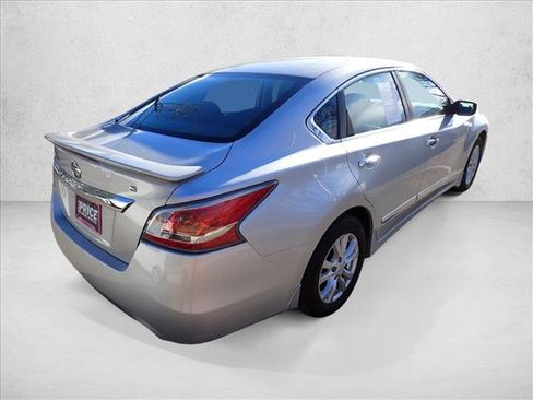 Used 2015 Nissan Altima 2.5 S w/ Sport Value Package image 4