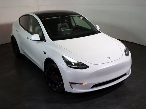Used 2022 Tesla Model Y Performance image 7