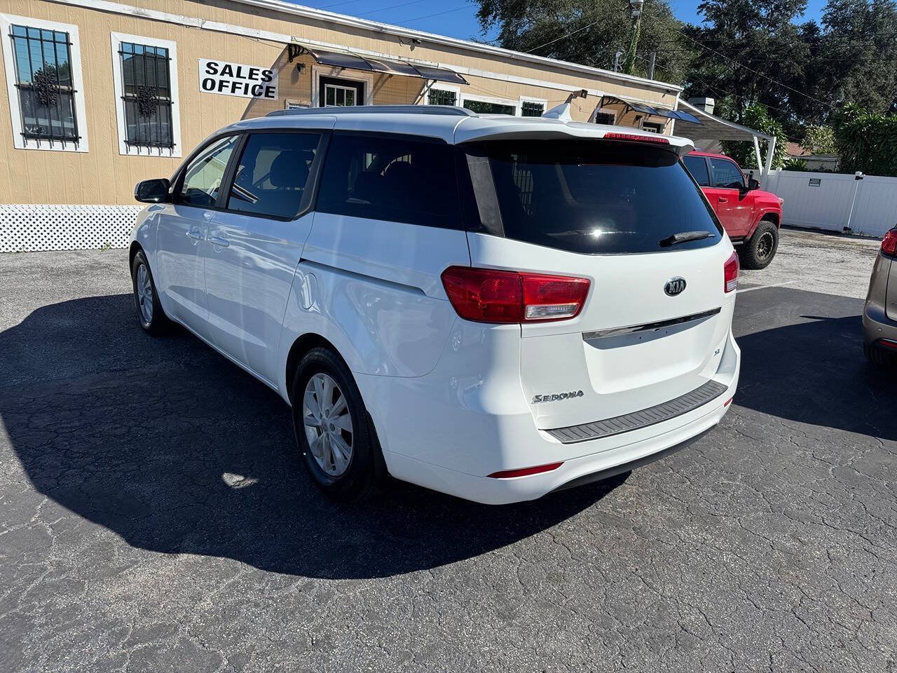 Used 2016 Kia Sedona LX FWD image 6