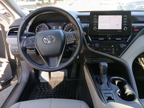 Used 2024 Toyota Camry SE image 17