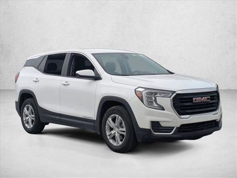 Used 2024 GMC Terrain SLE image 3