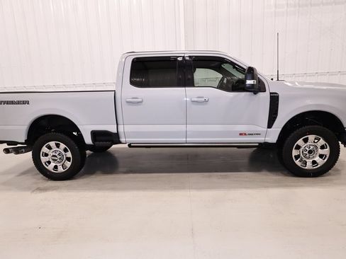 Certified 2025 Ford F250 Platinum w/ Tremor Off-Road Package AWD/4WD image 2