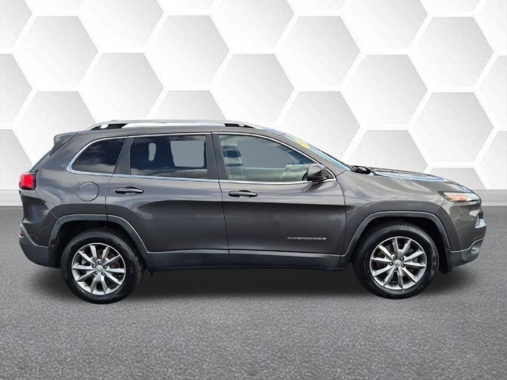 Used 2018 Jeep Cherokee Limited AWD/4WD image 2