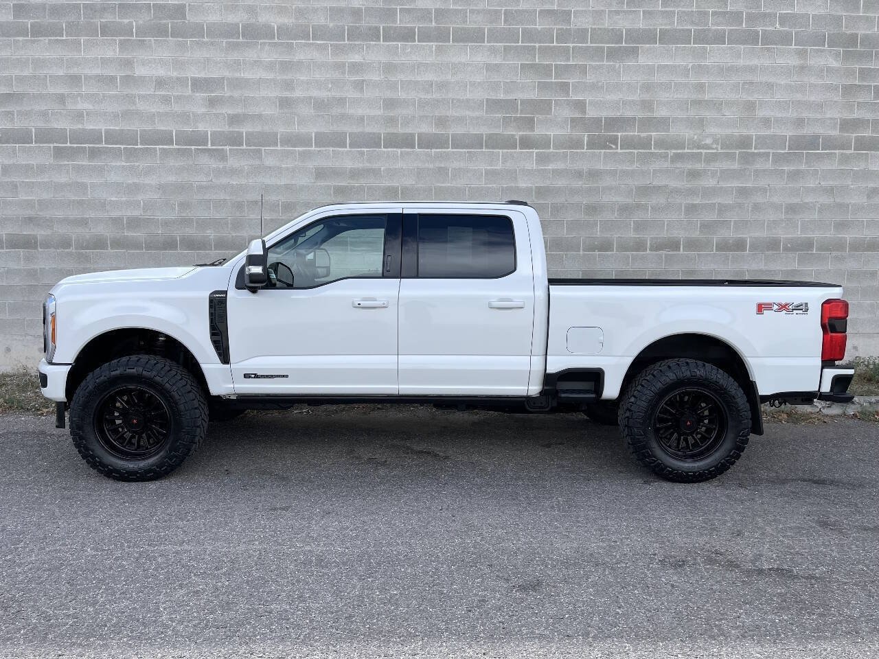 Used 2023 Ford F350 Lariat w/ Lariat Ultimate Package AWD/4WD image 29