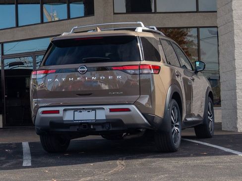 Used 2024 Nissan Pathfinder Platinum w/ Cargo Package image 6