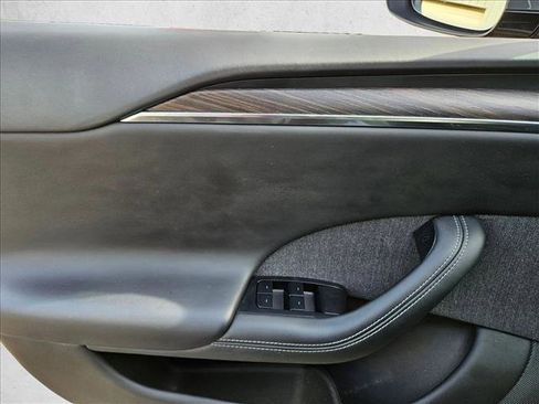 Used 2022 Tesla Model S image 9