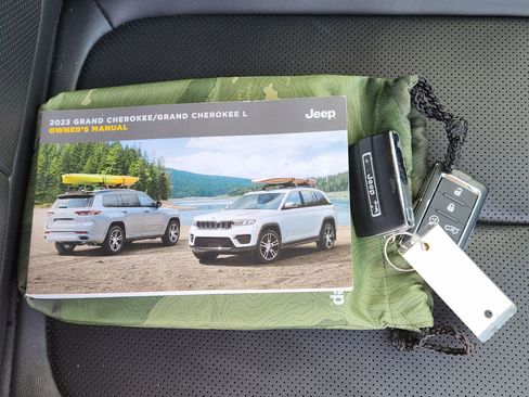 Used 2023 Jeep Grand Cherokee 4WD 4xe w/ Luxury Tech Group II image 42