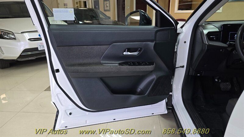 Used 2025 Nissan Kicks SV FWD image 11