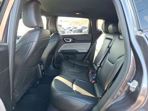 Used 2024 Jeep Compass Limited image 11