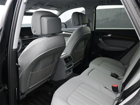 Used 2024 Audi Q5 2.0T Premium image 2