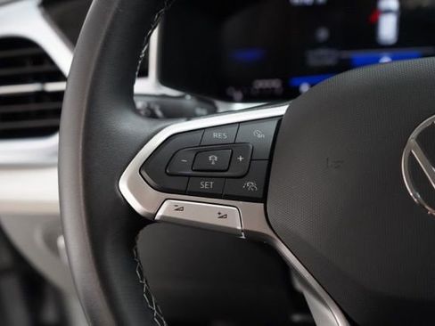 Used 2025 Volkswagen Taos SE image 22