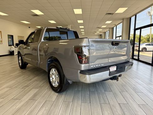 Used 2017 Nissan Titan SV RWD image 7