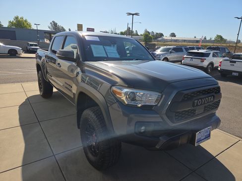 Used 2019 Toyota Tacoma TRD Off-Road w/ Technology Package AWD/4WD image 7