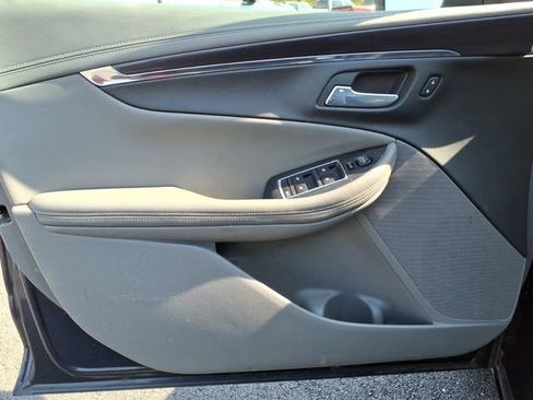 Used 2018 Chevrolet Impala LT w/ LT Leather Package FWD image 10