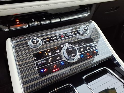 Used 2023 Lincoln Aviator Black Label w/ Dynamic Handling Package image 16