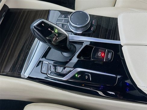 Used 2021 BMW 530i w/ Premium Package image 31