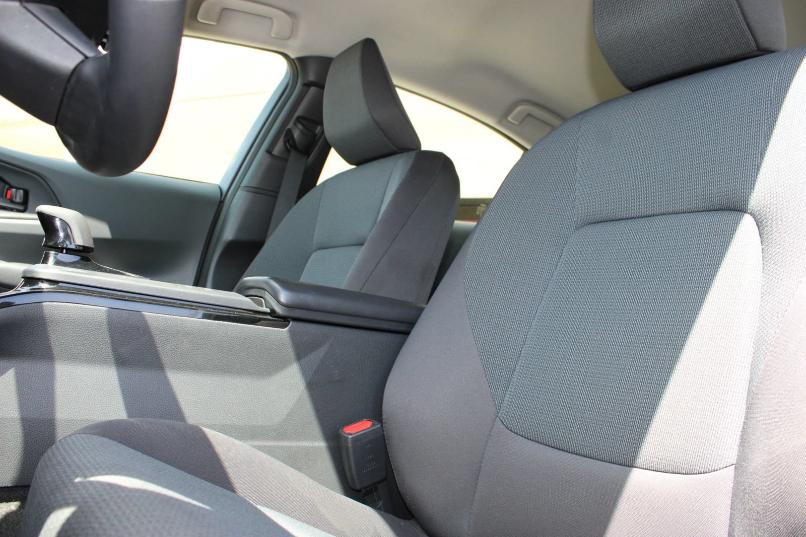 Used 2025 Toyota Prius LE FWD image 42