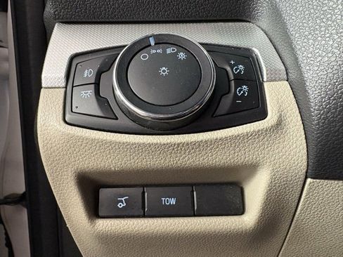 Used 2014 Ford Explorer XLT w/ Equipment Group 201A image 18