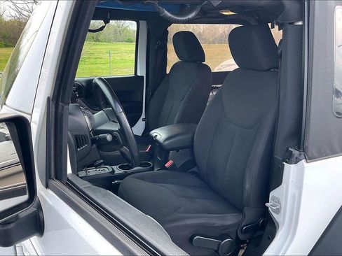 Used 2018 Jeep Wrangler Sport AWD/4WD image 22