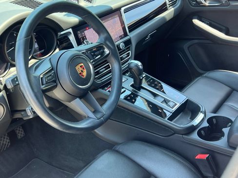 Certified 2024 Porsche Macan AWD/4WD image 4