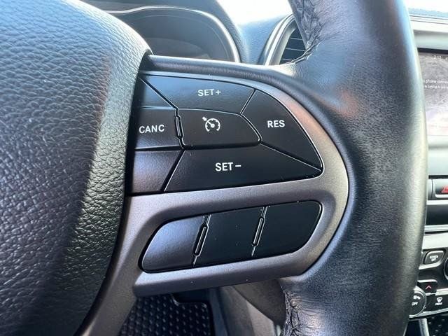 Used 2019 Jeep Cherokee Latitude Plus w/ Cold Weather Group AWD/4WD image 14