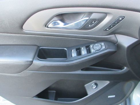 Used 2023 Chevrolet Traverse Premier image 23