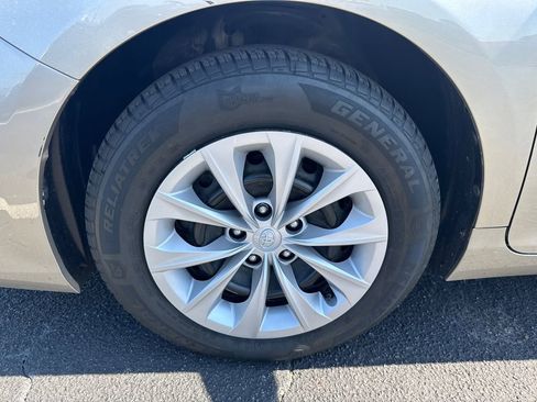 Used 2016 Toyota Camry LE image 12