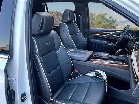 Used 2022 Cadillac Escalade Premium Luxury AWD/4WD image 9