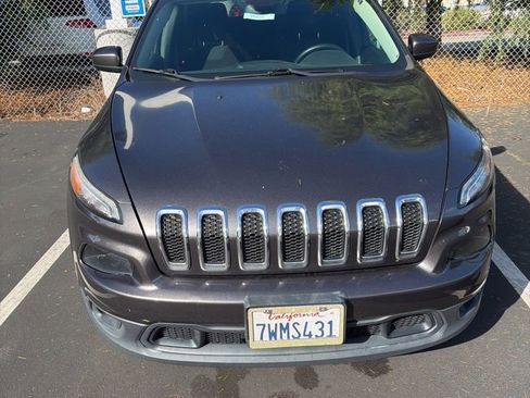 Used 2017 Jeep Cherokee Latitude image 1