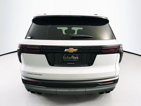 Used 2025 Chevrolet Traverse LT FWD image 7