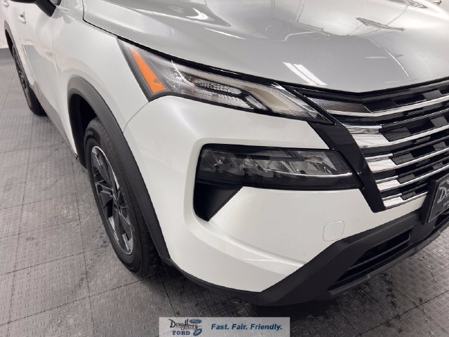 Used 2025 Nissan Rogue SV AWD/4WD image 8