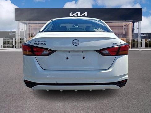 Used 2024 Nissan Altima 2.5 SV FWD image 5