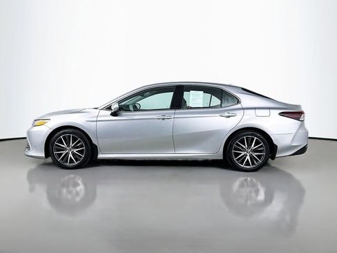 Used 2022 Toyota Camry XLE image 4