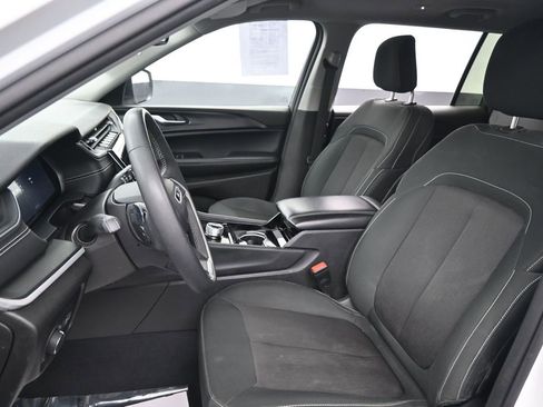 Used 2023 Jeep Grand Cherokee L Laredo image 22