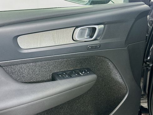 Used 2025 Volvo XC40 B5 Core image 15