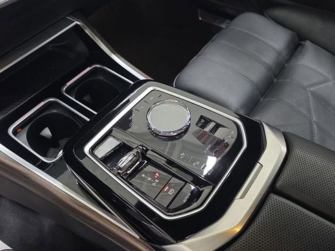 Used 2023 BMW i7 xDrive60 w/ Parking Assistance Package image 25