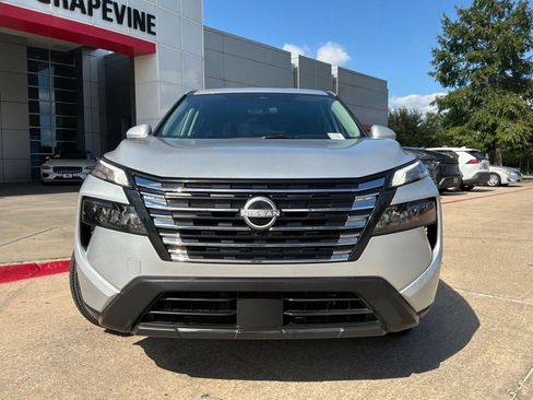 Used 2025 Nissan Rogue SV FWD image 3