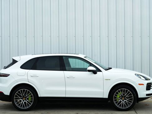 Used 2023 Porsche Cayenne Platinum Edition image 56