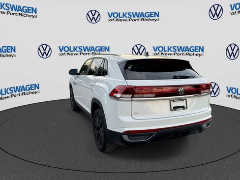 Used 2024 Volkswagen Atlas Cross Sport SE w/ Panoramic Sunroof Package FWD image 12