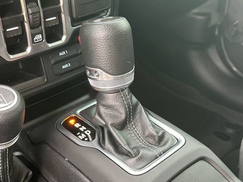 Used 2025 Jeep Wrangler Unlimited Sport AWD/4WD image 31
