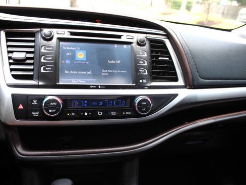 Used 2015 Toyota Highlander XLE FWD image 9