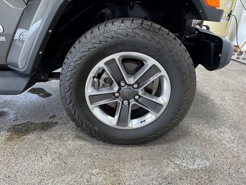 Used 2021 Jeep Wrangler Unlimited Sahara w/ Uconnect 4C Nav & Sound Group AWD/4WD image 24