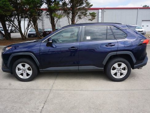 Used 2021 Toyota RAV4 XLE FWD image 17