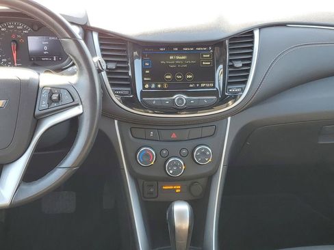 Used 2019 Chevrolet Trax LT w/ LT Convenience Package image 25