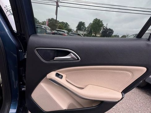 Used 2019 Mercedes-Benz GLA 250 4MATIC w/ Premium Package image 11