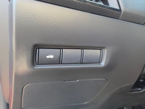 New 2027 Nissan Sentra SR w/ Floor Mat Package FWD image 26
