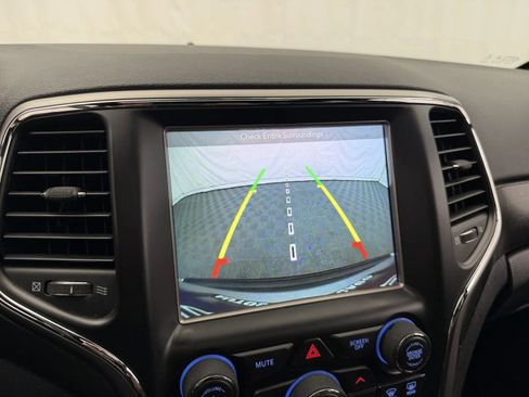 Used 2018 Jeep Grand Cherokee Altitude AWD/4WD image 19
