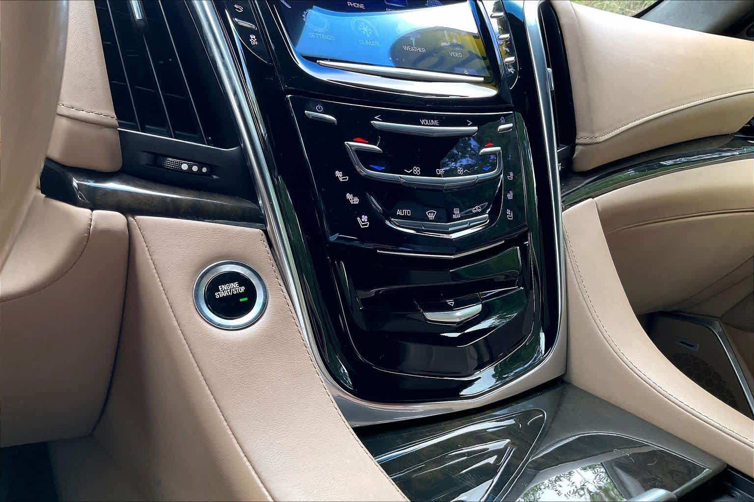 Used 2019 Cadillac Escalade Platinum RWD image 32